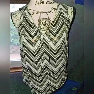 Maurices Womans Top Size S